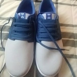 Under armour tenis shoes